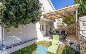 3 Bedroom Beautiful Apartment In Banjol