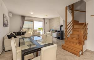 3 Bedroom Beautiful Apartment In Banjol