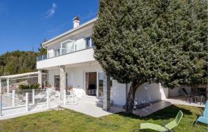 3 Bedroom Beautiful Apartment In Banjol