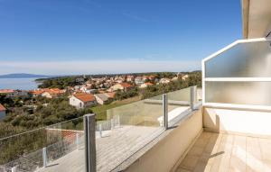 3 Bedroom Beautiful Apartment In Banjol