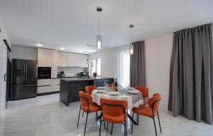 3 Bedroom Beach Front Home In Pucisca