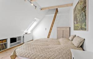 5 Bedroom Gorgeous Home In Bjørnø