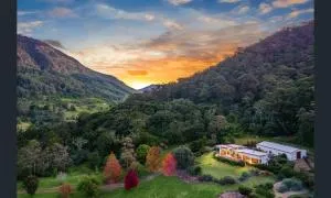 Private luxury in the mountains with running creek - Grevillia