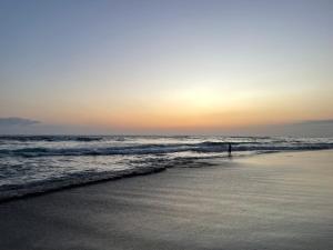 4BR NEW Luxe 350m to BEACH villa I KIDS stay free I Living panoramic windows I AC I 9 meters pool