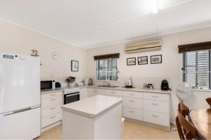 Beach Shack by the Sea Innes Park