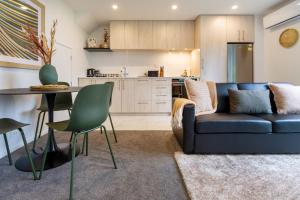 Elegant 2 Bed 2 Bath Home in the CBD