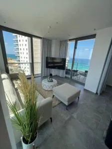 דירת פאר על הים VIP apartment near the beach - Giv‘at Olga