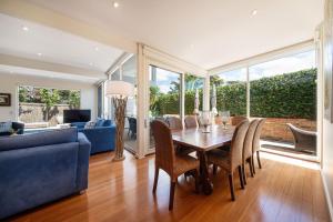 Skomer House Portsea with gas heated pool. Steps to beach and Portsea Pub