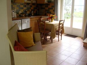 Maisons de vacances Charmante maison pres sentier cotier, plage a 500m, Wi-Fi, animaux OK, terrasse, 2 pers - FR-1-418-252 : photos des chambres