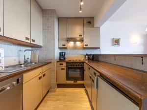 Bright apartment on the 7th floor