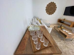 Anah - Brilliant roof! Excelente location, full gym!