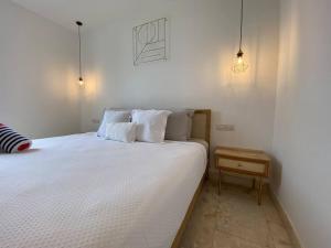 Anah - Brilliant roof! Excelente location, full gym!