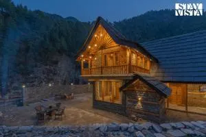 StayVista at Wisteria Whispers with Bonfire & River View - Sarāhan