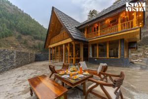 StayVista at Wisteria Whispers with Bonfire & River View