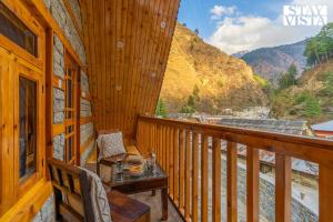 StayVista at Wisteria Whispers with Bonfire & River View