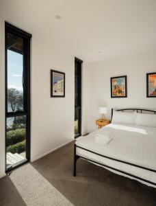 Blessington Beachside Retreat -38km to CBD