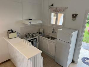 Sela’s Corfu beach home