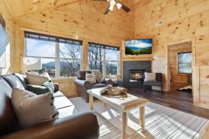 Parkway Paradise w Private Hot Tub
