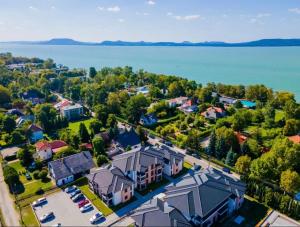 Sunshine Apartment at the Lake Balaton - 100m from the beach, walking distance from centrum, shops and restaurants