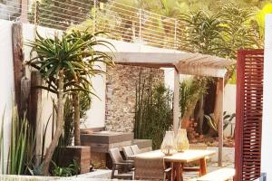 Umhlanga beachfront property- super glamourous!