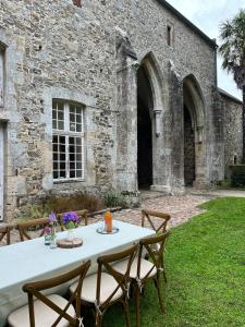 B&B / Chambres d'hotes ABBAYE DE BLANCHELANDE : photos des chambres