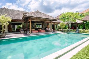 Villa Cira - 5 Bedrooms Private Villa Next to Seminyak