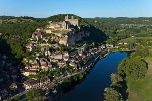 OREE DU CHATEAU : maison de charme avec piscine chauffée dans Beynac