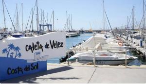 Apartamento Moderno en primera linea de playa con terraza y vistas al mar- Caleta del Puerto