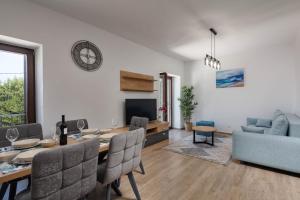 Seafront Apartment Nana 1 and 2 - Happy Rentals