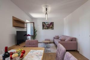 Seafront Apartment Nana 1 and 2