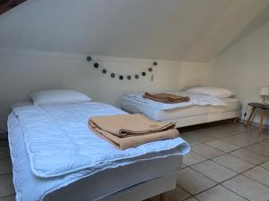 Appartements La Roseliere : Appartement avec Terrasse