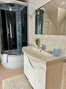 Cottage PolyaNitsa окремий котедж з каміном