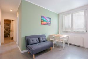 West Side Bologna Apartment by Lesdomus