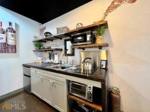 Haven at Hazel ~ Downtown Studio