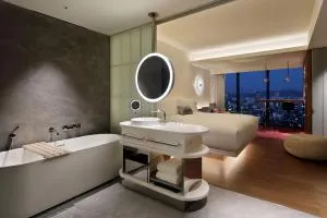 W Osaka - Tondabayashi