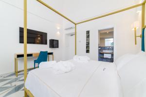 Deluxe King Room with Bath