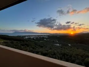 Emmanuel's Sea View Luxury Apartment - Kalleryianá