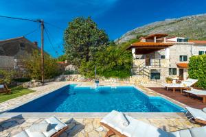 Villa Platanus with Private Pool Sea View