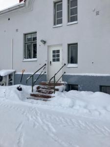 Vanha Kanttorila ,Huone B pohjakerroksessa