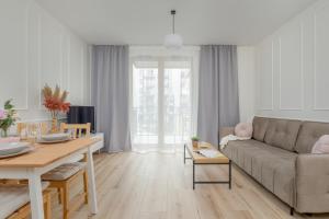 Cozy Apartment Orawska with Balcony by Renters