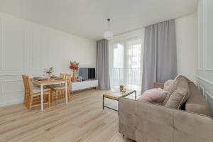 Cozy Apartment Orawska with Balcony by Noclegi Renters