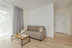 Cozy Apartment Orawska with Balcony by Noclegi Renters