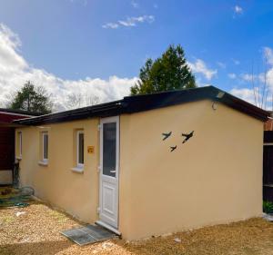 Unique London Heathrow Airport cabin, gated free parking, and courtyard