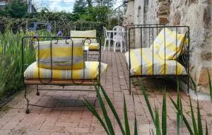 2 Bedroom Cozy Home In Landeronde - Sainte-Flaive-des-Loups