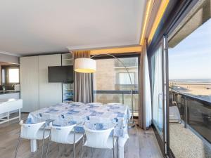 Corner apartment with frontal sea view