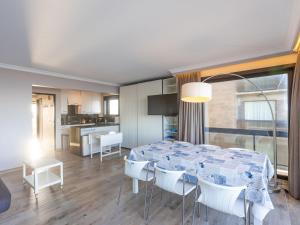 Corner apartment with frontal sea view