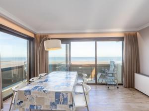 Corner apartment with frontal sea view