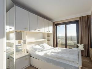 Corner apartment with frontal sea view