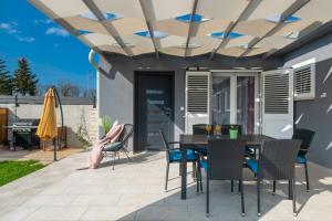 Casa Astra by Briskva