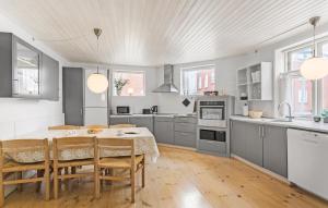 4 Bedroom Cozy Home In Løgstør